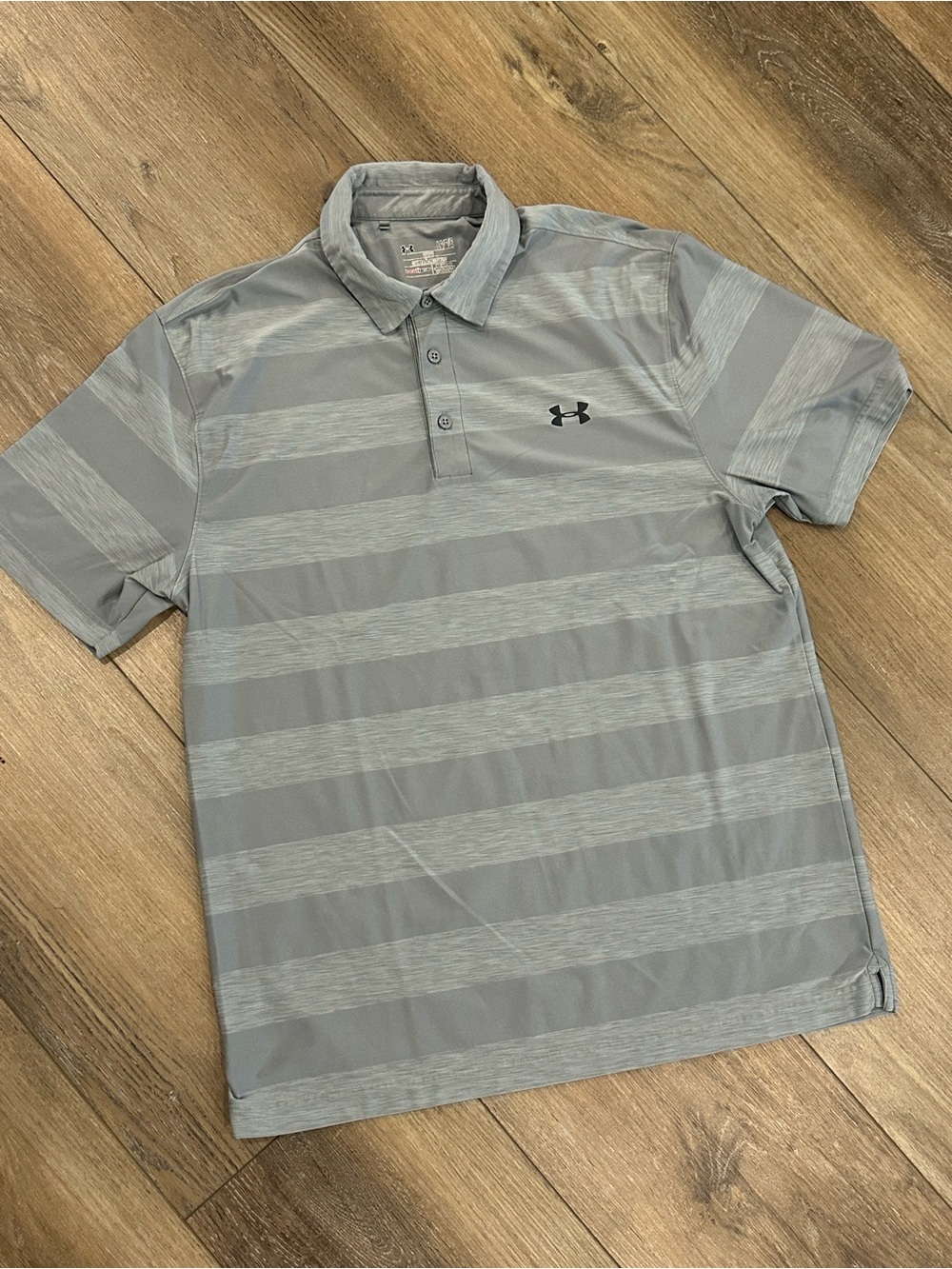 Under Armour Loose Fit HeatGear Polo Size Large, Grey Stripes, EUC!